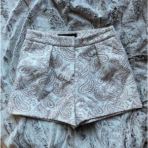 Selling cute pink and white pattern shorts SIZE 0 from Victoria Beckham brand!